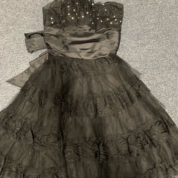 Gorgeous Betsey Johnson Dress w Swarovski crystals - Picture 1 of 5